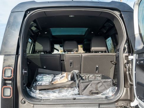 New 2026 Land Rover Defender 110 X-Dynamic SE image 24