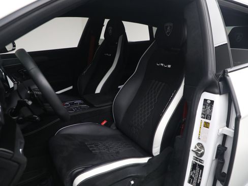 Used 2024 Lamborghini Urus Performante AWD/4WD image 14