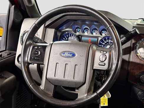 Used 2011 Ford F250 Lariat w/ Lariat Interior Pkg image 16