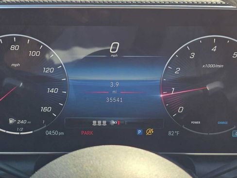 Used 2024 Mercedes-Benz GLC 300 4MATIC image 26