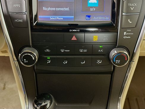 Used 2017 Toyota Camry LE image 22