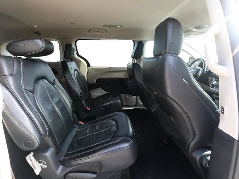 Used 2022 Chrysler Pacifica Touring-L FWD image 22