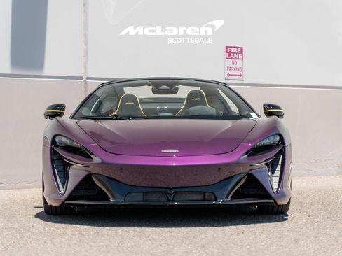 Used 2025 McLaren Artura Spider RWD image 10