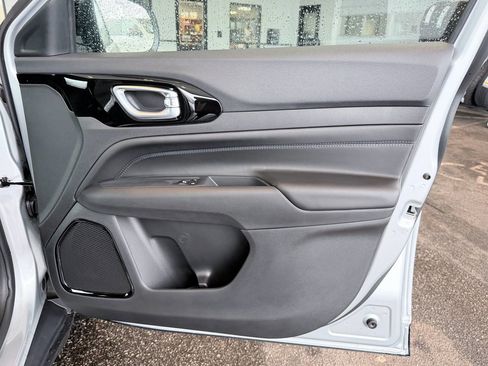 New 2026 Jeep Compass Latitude image 27