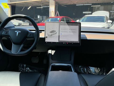 Used 2023 Tesla Model 3 Standard Range image 15
