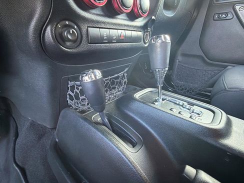 Used 2018 Jeep Wrangler Unlimited Sport S image 28