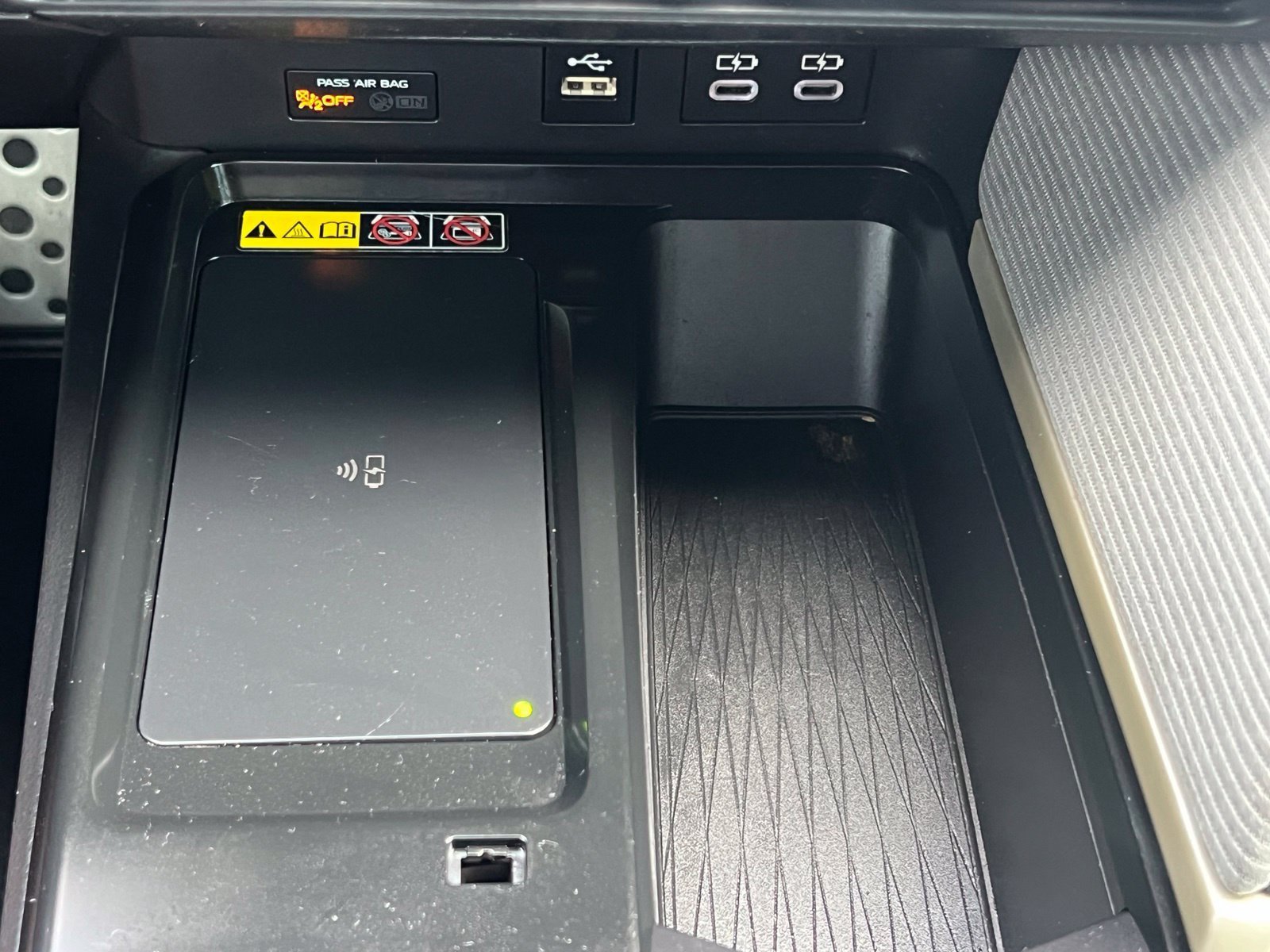 Used 2025 Toyota Camry SE w/ Convenience Package FWD image 32