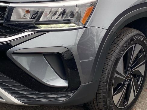 Certified 2024 Volkswagen Taos SE w/ Panoramic Sunroof Package image 2