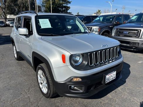 Used 2018 Jeep Renegade Latitude image 1