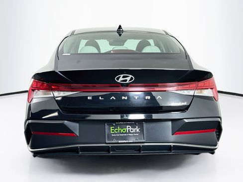 Used 2025 Hyundai Elantra Limited FWD image 7