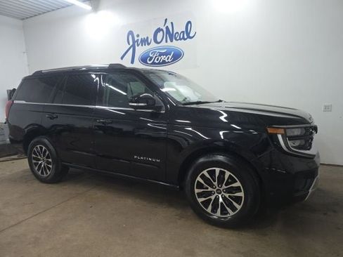 Used 2025 Ford Expedition Platinum AWD/4WD image 1