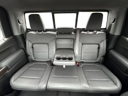 Used 2022 GMC Sierra 1500 SLT w/ SLT Premium Plus Package AWD/4WD image 16