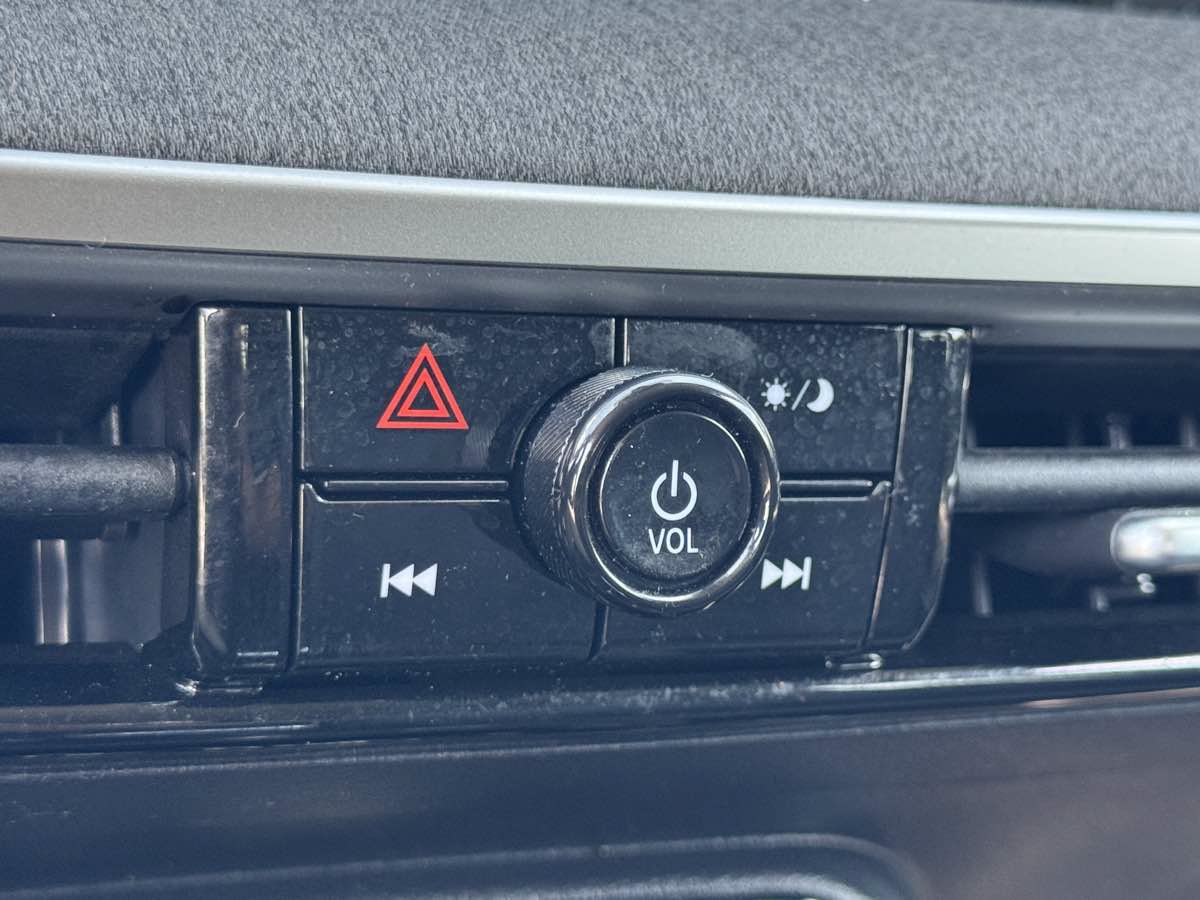 Used 2026 Nissan Kicks SV FWD image 29