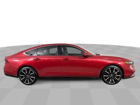 Used 2023 Honda Accord Touring image 9