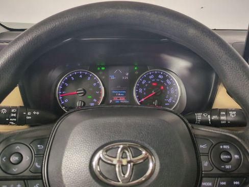 Used 2020 Toyota RAV4 XLE w/ Convenience Package FWD image 34