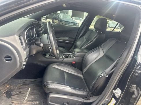 Used 2017 Dodge Charger SXT w/ AWD Plus Group image 7
