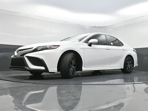 Used 2023 Toyota Camry SE w/ Convenience Package FWD image 26