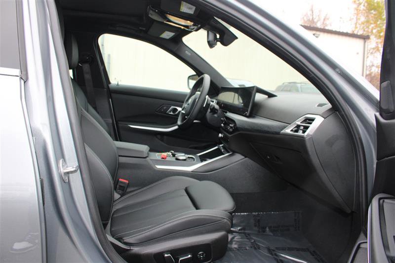 Used 2025 BMW 330i Sedan RWD image 14