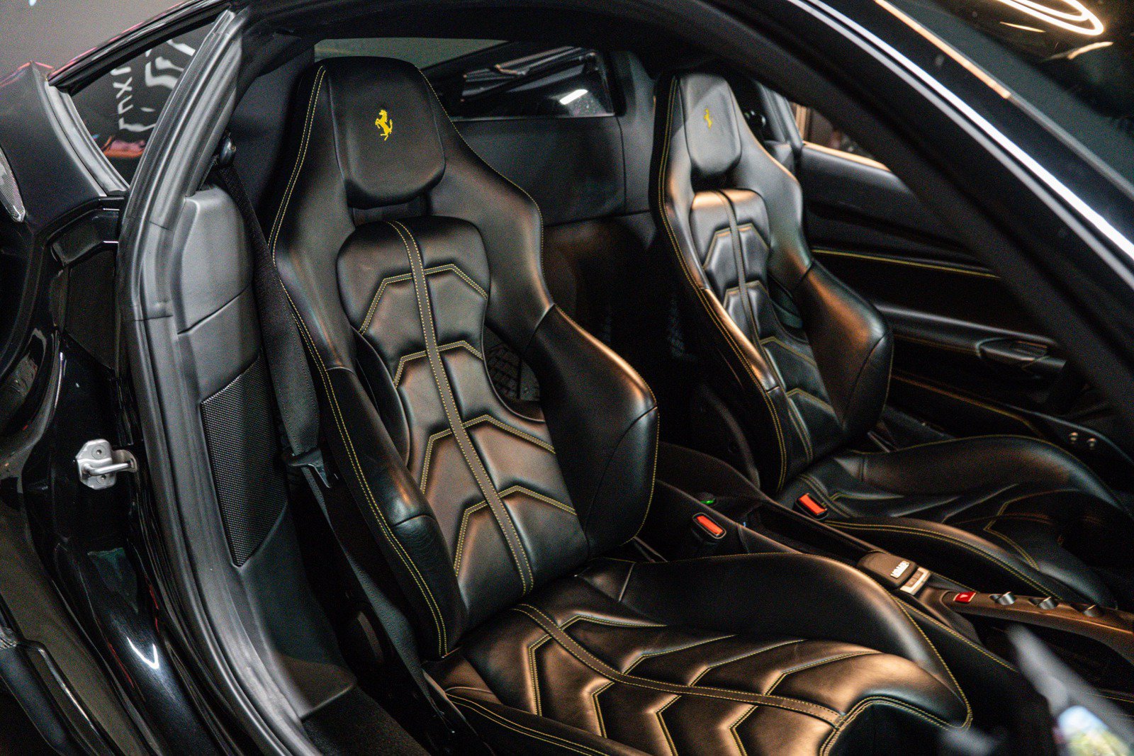 Used 2016 Ferrari 488 GTB RWD image 11