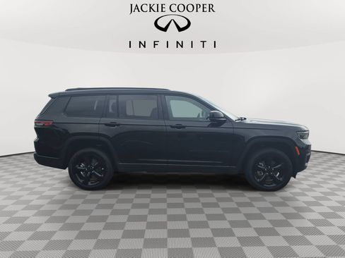 Used 2025 Jeep Grand Cherokee L Limited w/ Black Appearance Package AWD/4WD image 4