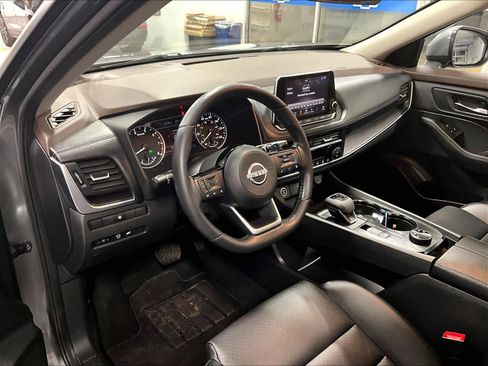 Used 2023 Nissan Rogue SV w/ SV Premium B Package image 8