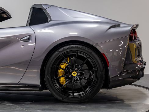 Used 2021 Ferrari 812 GTS image 33