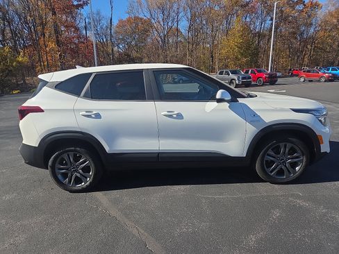 Used 2023 Kia Seltos LX image 2
