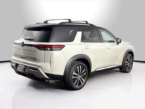 Used 2023 Nissan Pathfinder Platinum image 13