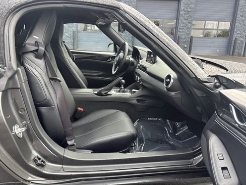 Used 2024 MAZDA MX-5 Miata Grand Touring RWD image 12