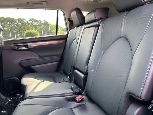 New 2026 Toyota Highlander Limited AWD/4WD image 18