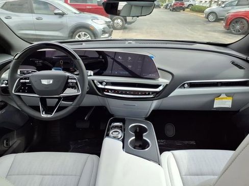 New 2025 Cadillac Lyriq Luxury image 18