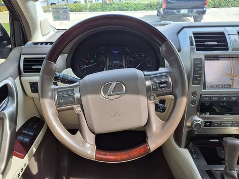 Used 2018 Lexus GX 460 Premium w/ Premium Package AWD/4WD image 22