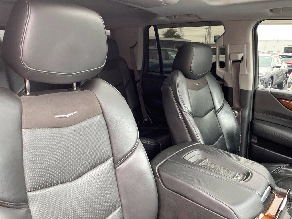 Used 2015 Cadillac Escalade Luxury AWD/4WD image 13