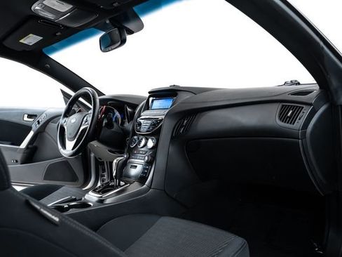 Used 2015 Hyundai Genesis 3.8 image 25