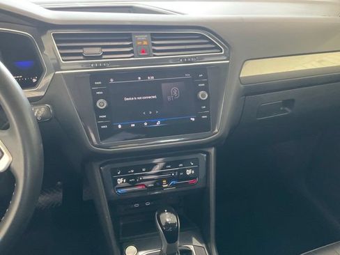 Used 2023 Volkswagen Tiguan SE FWD image 12
