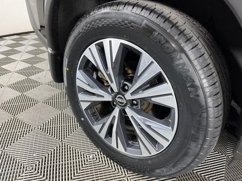 Used 2023 Nissan Rogue SV w/ SV Premium B Package FWD image 17