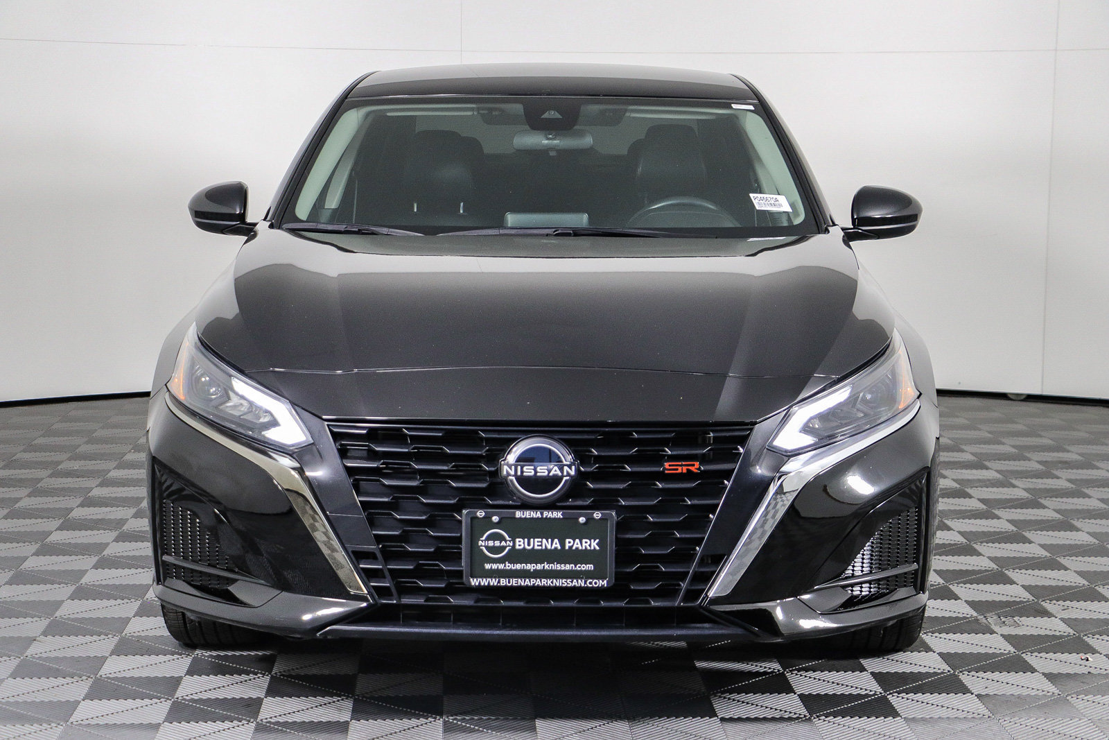 Used 2023 Nissan Altima 2.5 SR FWD image 2