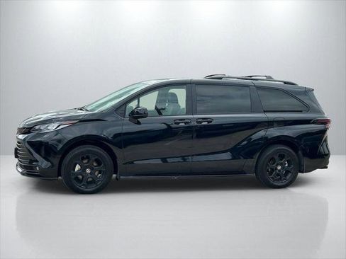 Certified 2025 Toyota Sienna XLE Woodland Edition AWD/4WD image 8