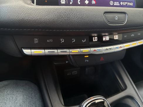 Used 2020 Cadillac XT4 Premium Luxury AWD/4WD image 22