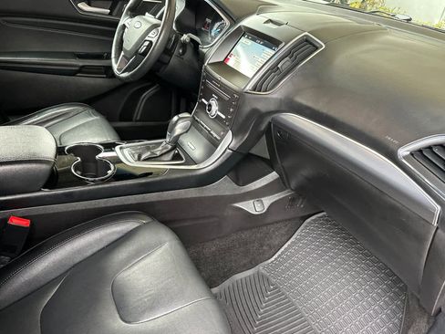 Used 2018 Ford Edge Titanium image 17