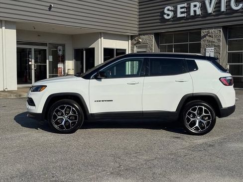 Used 2025 Jeep Compass Limited AWD/4WD image 6