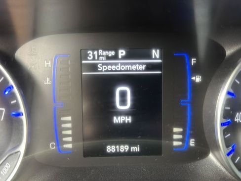 Used 2018 Chrysler Pacifica Touring-L FWD image 27
