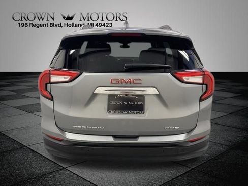 Used 2023 GMC Terrain SLE w/ Driver Convenience Package AWD/4WD image 5