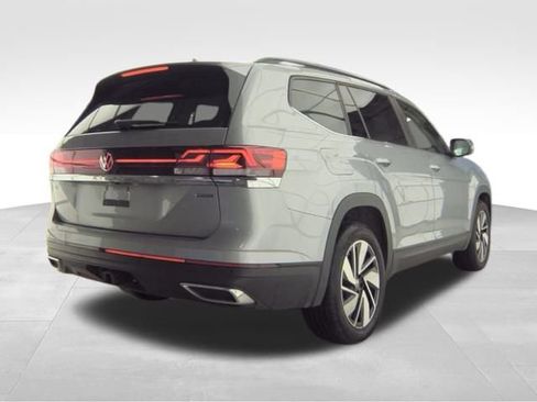 Used 2025 Volkswagen Atlas SE image 6
