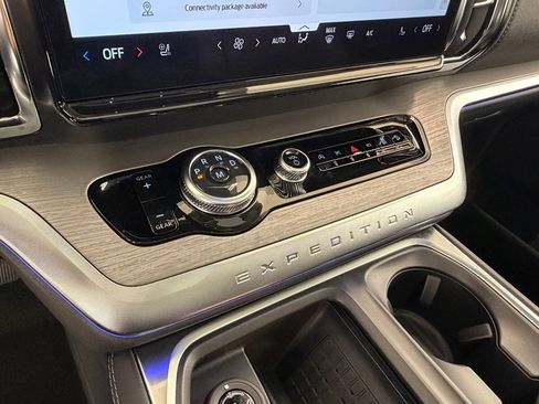 Used 2025 Ford Expedition Platinum w/ Driver's Package image 25