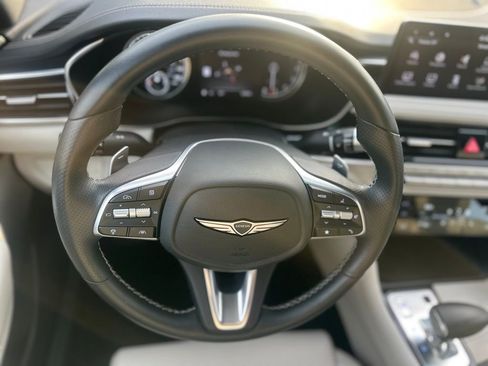 Used 2025 Genesis G70 2.5T image 3