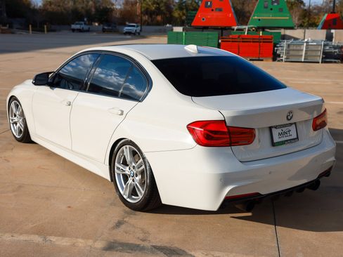 Used 2018 BMW 330i Sedan w/ M Sport Package image 10