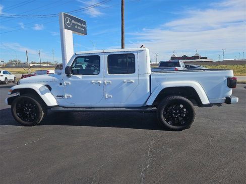 Used 2021 Jeep Gladiator Overland image 3