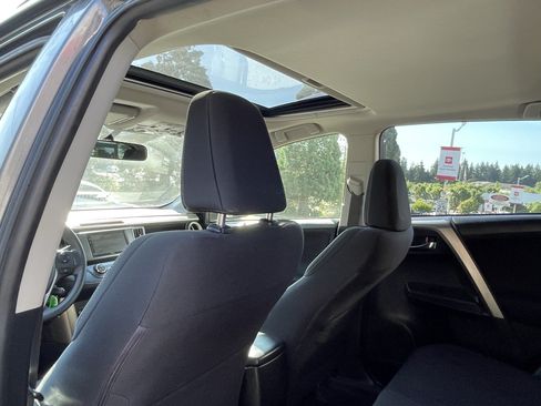Used 2015 Toyota RAV4 XLE AWD/4WD image 14