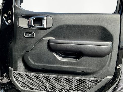 Used 2021 Jeep Wrangler Unlimited Rubicon w/ Cold Weather Group image 30